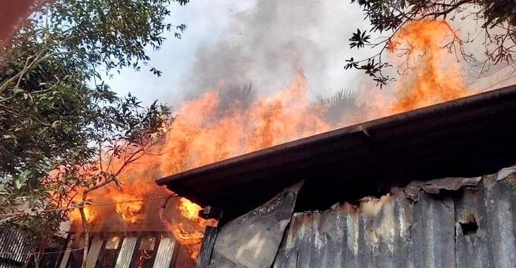 কুমিল্লায় চুলার আগুনে পুড়লো দুই ঘর