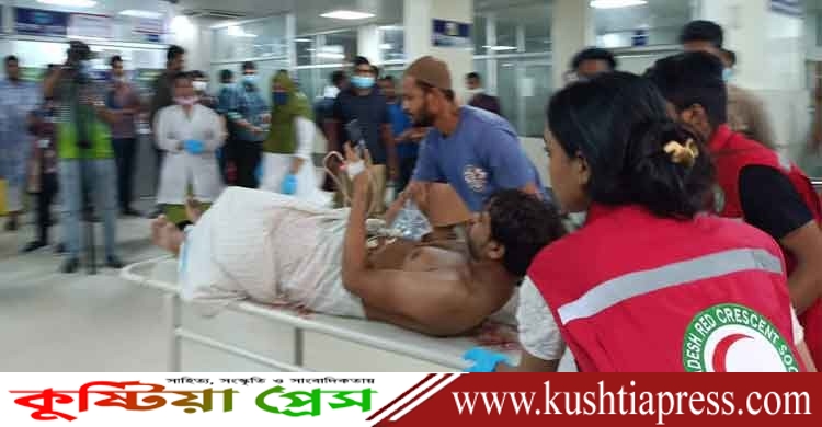 স্বজনদের আহাজারি আর ছুটোছুটি চমেকে