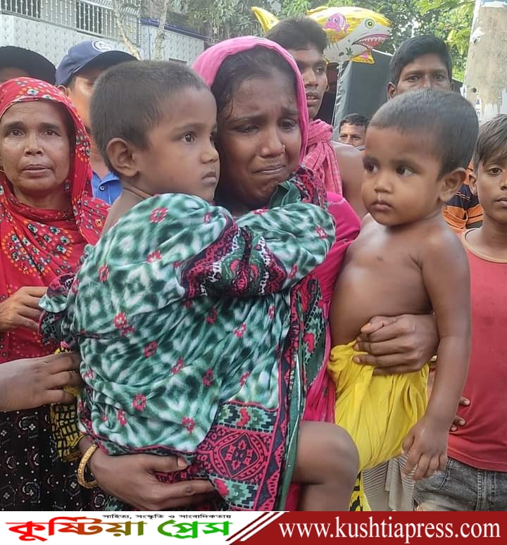 কুষ্টিয়ায় পারিবারিক কলহের জেরে এক মায়ের দুই শিশু কন্যাসহ নৌকা থেকে লাফিয়ে আত্মহত্যার চেষ্টা!