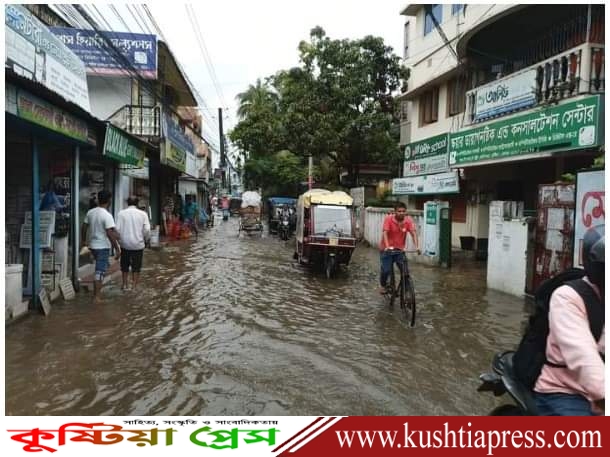 কুষ্টিয়ায় শহরের অনেক সড়কগুলোতে জলাবদ্ধতা, চরম জনদুর্ভোগ