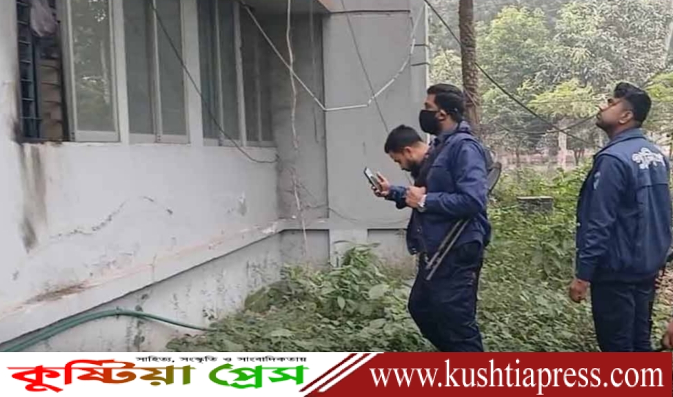 কুষ্টিয়া সদর উপজেলা নির্বাচন অফিসে দুর্বৃত্তদের আগুন, পুড়েছে কিছু গুরুত্বপূর্ণ নথিপত্র