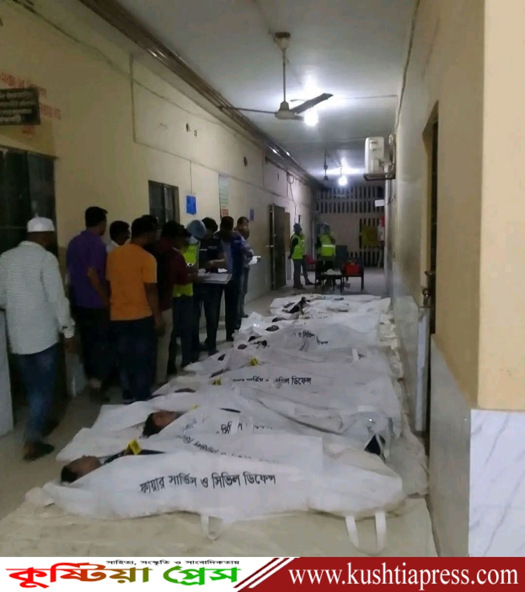 কুমারখালী থেকে যাওয়া সৌহার্দ্য বাস নদীতে পড়ে,এখন পর্যন্ত ২৩ জনের মরদেহ উদ্ধার